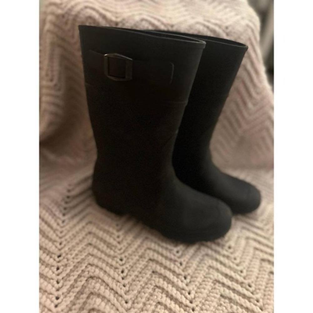 Girls Kamik Rain Boots Size 3, With buckle